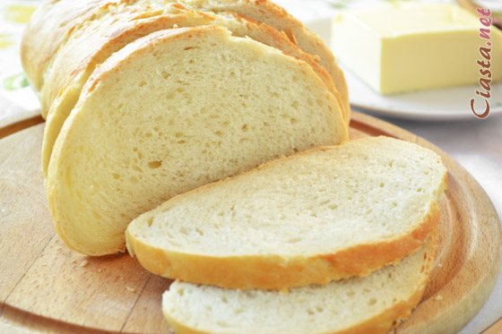 chleb pszenny z chrupiącą skórką