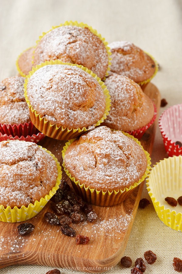 orkiszowe muffiny na kefirze z rodzynkami