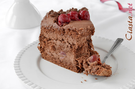 tort czekoladowy z wiśniami