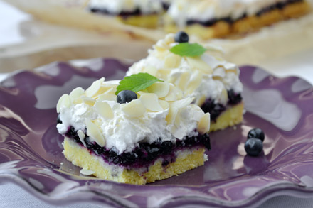 ciasto kruche z jagodami i bezą