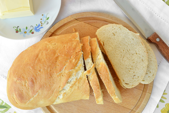 Chleb pszenny z chrupiąca skórką