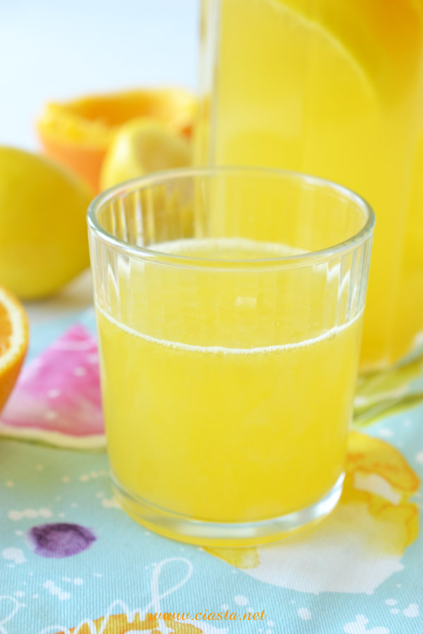 woda smakowa z pomarańczą i cytryną